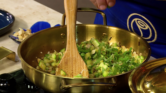 بوراك بالكوسة ورقائق اللوز المحمص