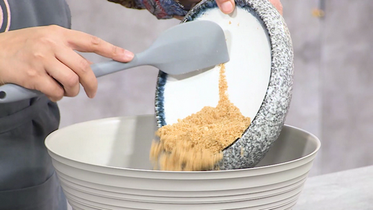 سيقار بالقوفريط والقطايف المحمصة