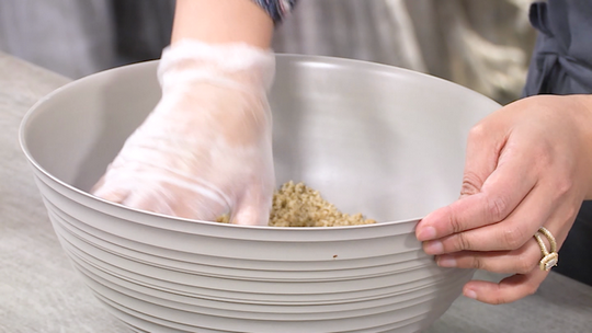 سيقار بالقوفريط والقطايف المحمصة