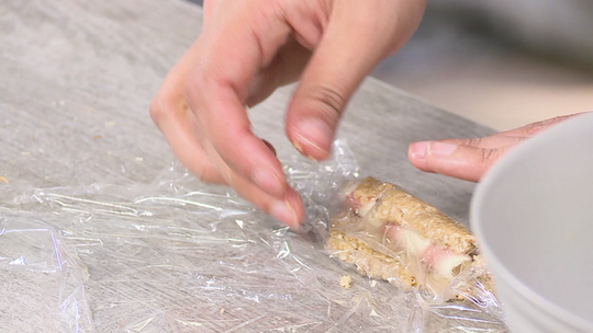 سيقار بالقوفريط والقطايف المحمصة